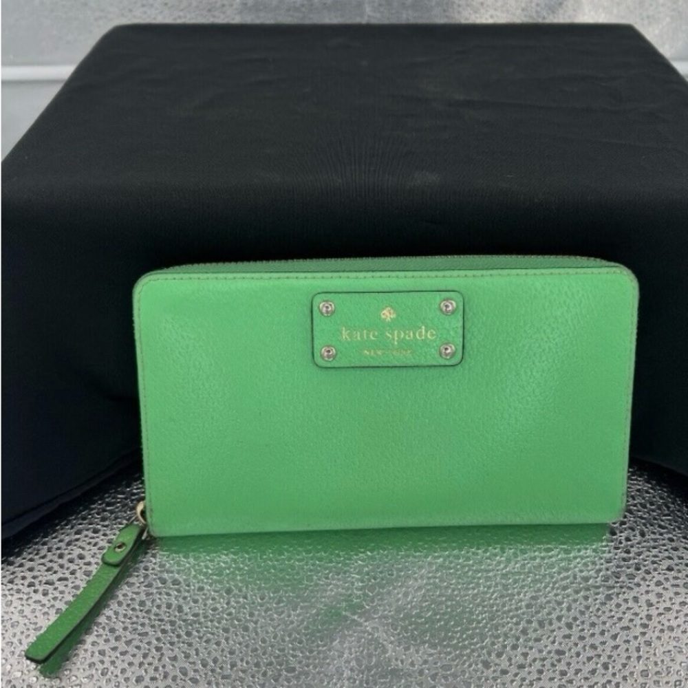 Kate Spade Neda Wellesley Zip Around Wallet Bud Green excellent condition